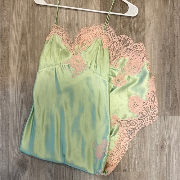Alice + Olivia Dresses & Skirts - Alice + Olivia Green and Pink Lace Dress